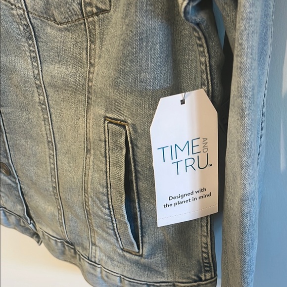 Time and Tru Gray Jean Jacket Classic Denim Design - Picture 3 of 4
